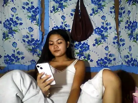 PinaySkinnyJust18 online show from May 13, 2026, 3:13 am