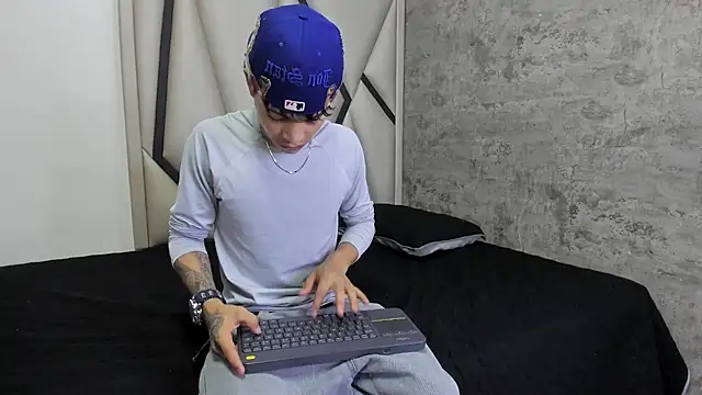 Snapshot of Dogan_Renzo0 chatting on February 1, 2026, 11:30 am Dogan Renzo0 online show from February 1, 2026, 11:30 am