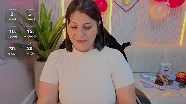 Snapshot of angele_roux_tp chatting on February 17, 2026, 7:33 pm angele roux tp online show from February 17, 2026, 7:33 pm