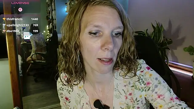 Snapshot of Daisy_Lovely chatting on July 10, 2026, 4:12 am Daisy Lovely online show from July 10, 2026, 4:12 am