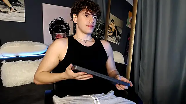 Snapshot of TylerGibson chatting on July 1, 2026, 12:55 am TylerGibson online show from July 1, 2026, 12:55 am