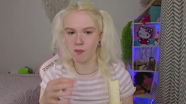 Mia WaterFall online show from April 19, 2026, 3:29 am