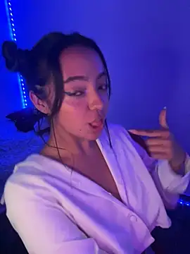 laraa rous online show from March 7, 2026, 1:34 am