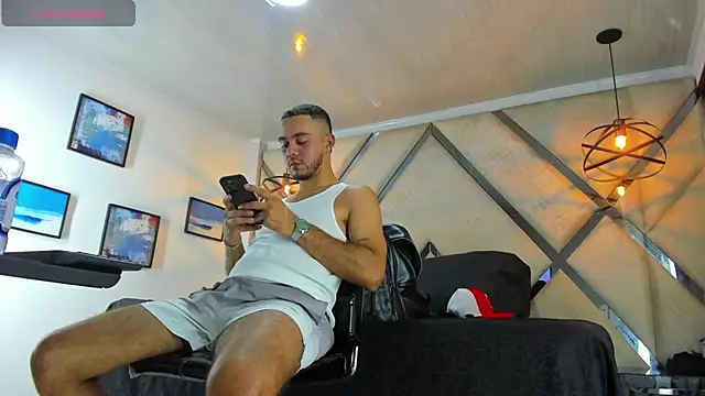 Snapshot of Dusan_Grey77 chatting on February 3, 2026, 4:21 am Dusan Grey77 online show from February 3, 2026, 4:21 am