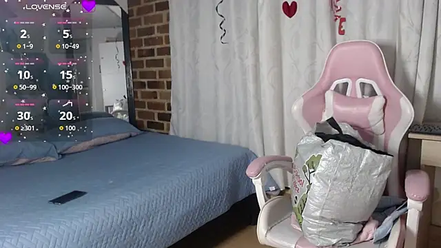 Snapshot of HannaRose- chatting on February 19, 2026, 3:47 am HannaRose- online show from February 19, 2026, 3:47 am