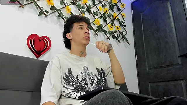 Snapshot of Maxxx_bigcockx chatting on February 18, 2026, 1:14 am Maxxx bigcockx online show from February 18, 2026, 1:14 am