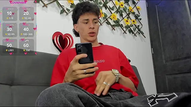 Snapshot of Maxxx_bigcockx chatting on February 10, 2026, 3:27 am Maxxx bigcockx online show from February 10, 2026, 3:27 am