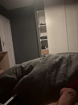 Uyhhhikhtyo online show from April 4, 2026, 7:37 am