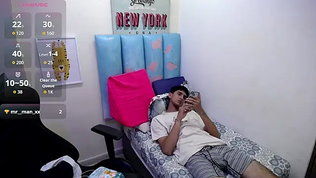 Akyra latinn online show from April 17, 2026, 5:16 pm