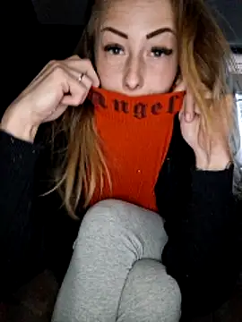 dewimp1 online show from April 8, 2026, 6:09 pm