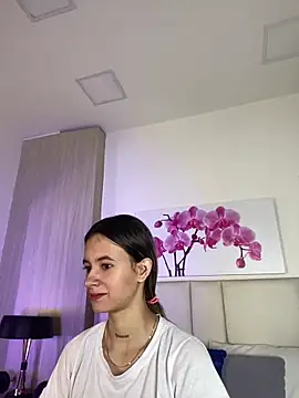 Snapshot of JuliaColemann chatting on June 2, 2026, 12:05 pm JuliaColemann online show from June 2, 2026, 12:05 pm