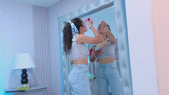 Snapshot of RoxanaAngel chatting on March 4, 2026, 12:46 pm RoxanaAngel online show from March 4, 2026, 12:46 pm