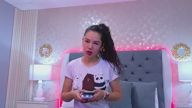 Snapshot of RoxanaAngel chatting on February 10, 2026, 1:43 pm RoxanaAngel online show from February 10, 2026, 1:43 pm