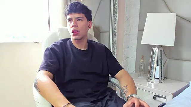 Tobias Vega online show from April 3, 2026, 9:43 pm