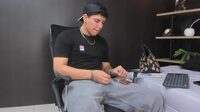 Snapshot of Tobias_Vega chatting on February 24, 2026, 5:58 pm Tobias Vega online show from February 24, 2026, 5:58 pm