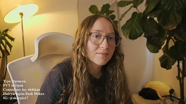 Scarlett NoirMuse online show from April 14, 2026, 8:36 pm