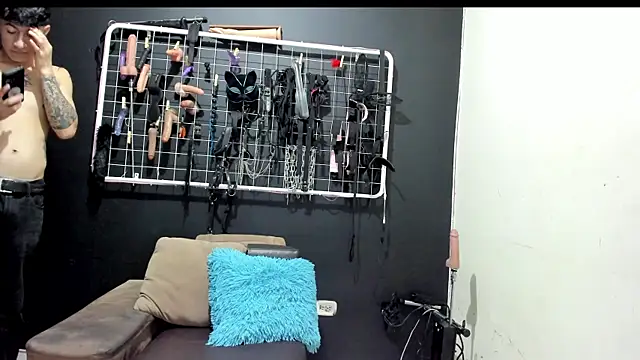 Slave Melany bdsm online show from May 21, 2026, 1:08 pm