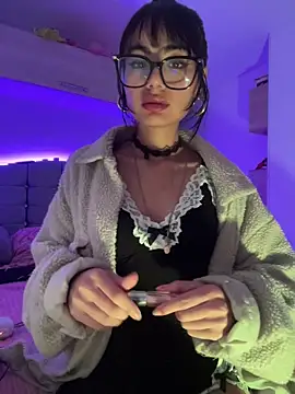  Lucycherry online show from May 3, 2026, 6:51 am