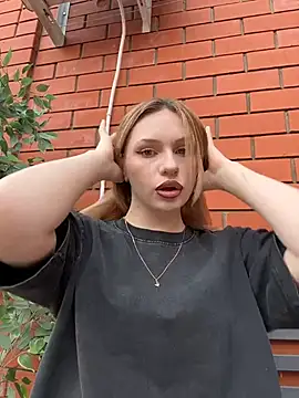 DayaFoxy online show from March 19, 2026, 1:11 pm