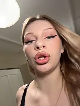 Snapshot of DayaFoxy chatting on February 28, 2026, 1:11 pm DayaFoxy online show from February 28, 2026, 1:11 pm