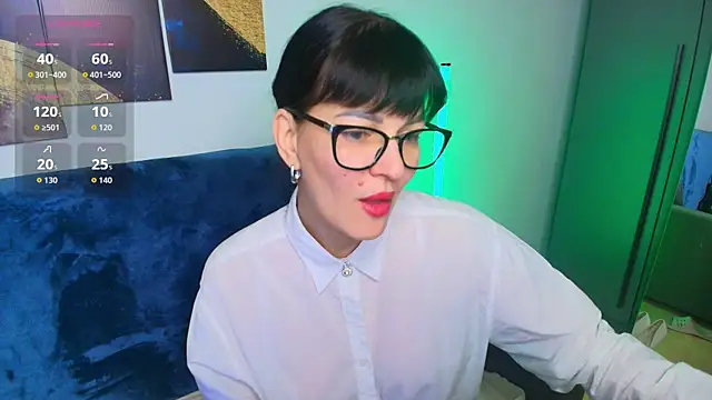 Agata  Moore online show from April 7, 2026, 1:18 am