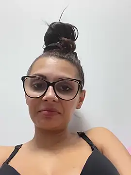 Snapshot of HiddendesireXO01 chatting on March 3, 2026, 12:01 pm HiddendesireXO01 online show from March 3, 2026, 12:01 pm