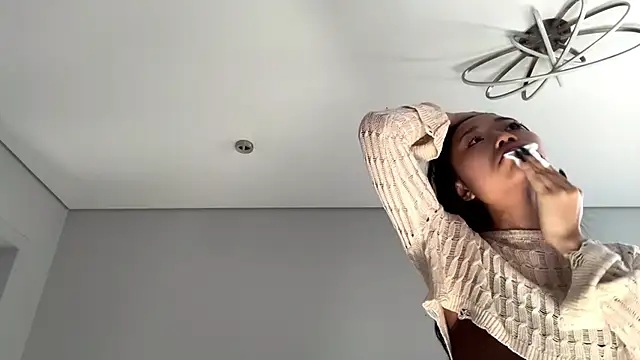 SweetMiaXO online show from March 31, 2026, 10:12 pm