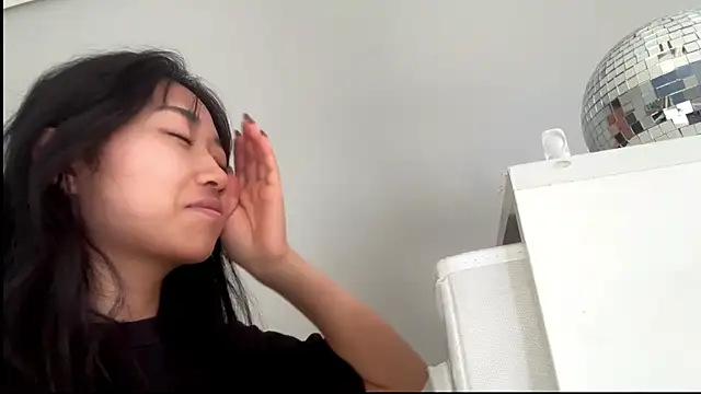 SweetMiaXO online show from April 21, 2026, 10:05 pm