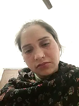 Cute-karisma1234 online show from February 3, 2026, 4:56 pm