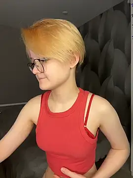 LuunaDorean online show from March 3, 2026, 8:27 pm