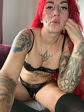 Snapshot of MrsRedFoxy chatting on July 6, 2026, 11:17 am MrsRedFoxy online show from July 6, 2026, 11:17 am