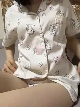 miaomiaou  online show from April 25, 2026, 4:37 pm