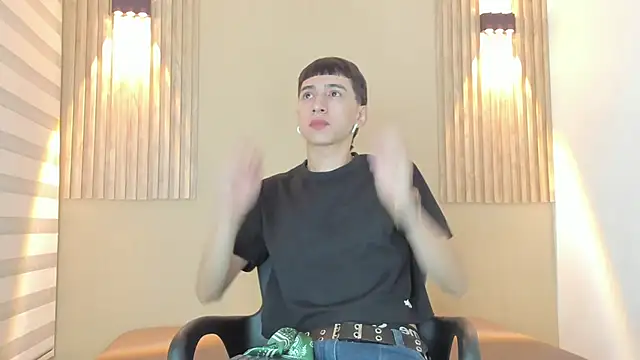 Snapshot of lian_cameron chatting on February 17, 2026, 3:59 am lian cameron online show from February 17, 2026, 3:59 am