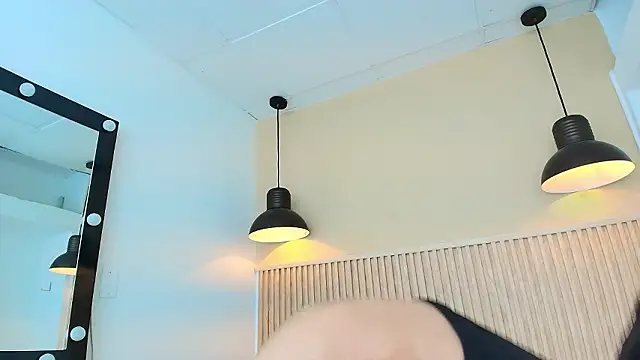 lian cameron online show from March 11, 2026, 3:55 am