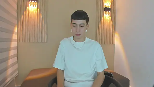 Snapshot of lian_cameron chatting on February 13, 2026, 3:39 am lian cameron online show from February 13, 2026, 3:39 am