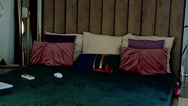 MavisReeve online show from April 13, 2026, 10:41 am