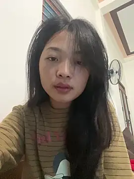 Snapshot of Lyn-be99 chatting on February 25, 2026, 12:44 am Lyn-be99 online show from February 25, 2026, 12:44 am