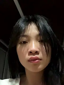 Lyn-be99 online show from April 6, 2026, 1:45 am