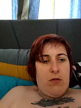 Snapshot of Tiara_XOX chatting on June 10, 2026, 9:21 am Tiara XOX online show from June 10, 2026, 9:21 am