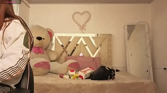 SABRIINA TAY online show from April 4, 2026, 11:39 am