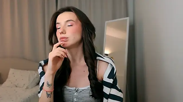 ssandralovin online show from March 20, 2026, 8:21 pm