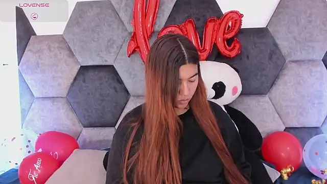 Snapshot of DulceJones chatting on February 14, 2026, 8:09 pm DulceJones online show from February 14, 2026, 8:09 pm