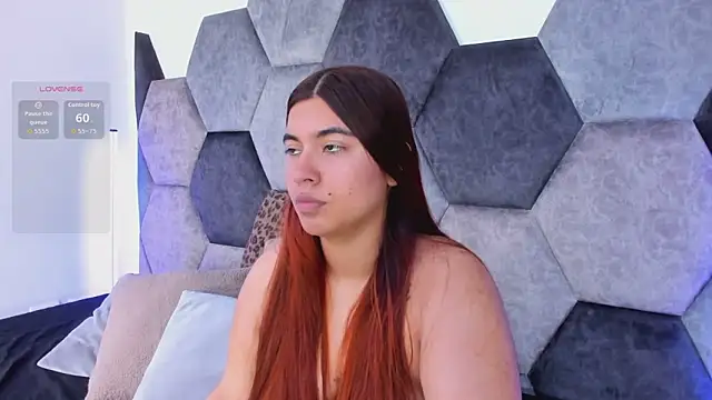 Snapshot of DulceJones chatting on February 5, 2026, 8:37 pm DulceJones online show from February 5, 2026, 8:37 pm