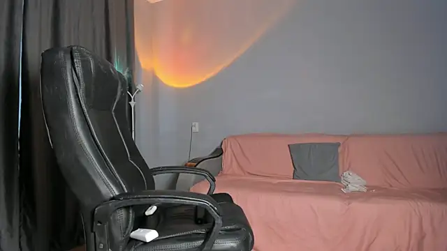 Snapshot of emy_lovee chatting on March 2, 2026, 7:15 am emy lovee online show from March 2, 2026, 7:15 am