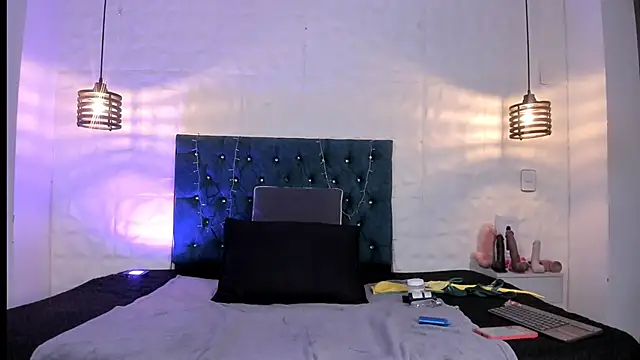 Snapshot of samantha_foxyy chatting on May 5, 2026, 11:13 am samantha foxyy online show from May 5, 2026, 11:13 am