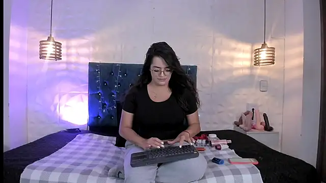 Snapshot of samantha_foxyy chatting on May 20, 2026, 10:23 am samantha foxyy online show from May 20, 2026, 10:23 am