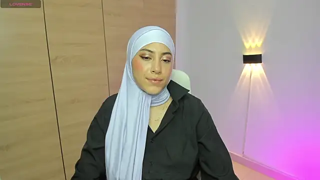 LAY LA  online show from March 13, 2026, 9:20 pm