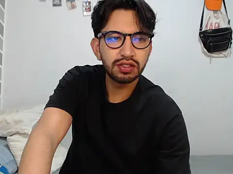 thomass1018 online show from June 11, 2026, 5:04 am