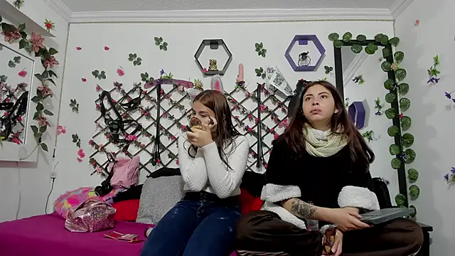 playful-girls online show from February 5, 2026, 12:34 pm