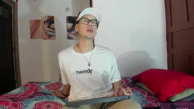 Snapshot of Vlad__night chatting on June 15, 2026, 4:01 am Vlad night online show from June 15, 2026, 4:01 am